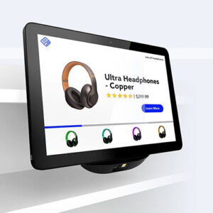Produktbillede af ELO I-Series 4, 10" touch-display med stregkodelæser vises monteret på en hylde. Interaktiv touchskærm til erhvervsløsninger.