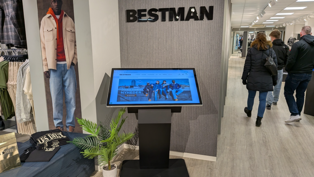 Interaktivt digitalt touch bord installeret hos Bestman