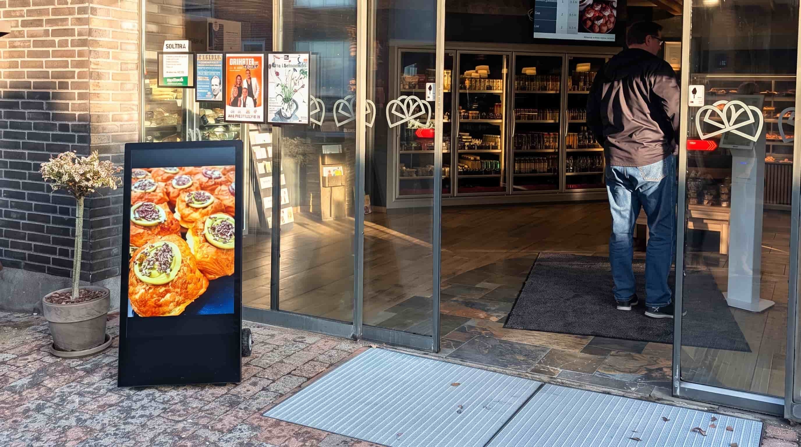 Batteridriven A-skylt uppsatt framför Billund Bageri