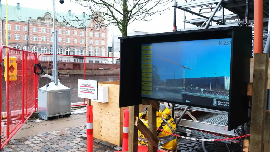 Nationalbankens bygning tegnet af Arne Jacobsen ved vandsiden i København