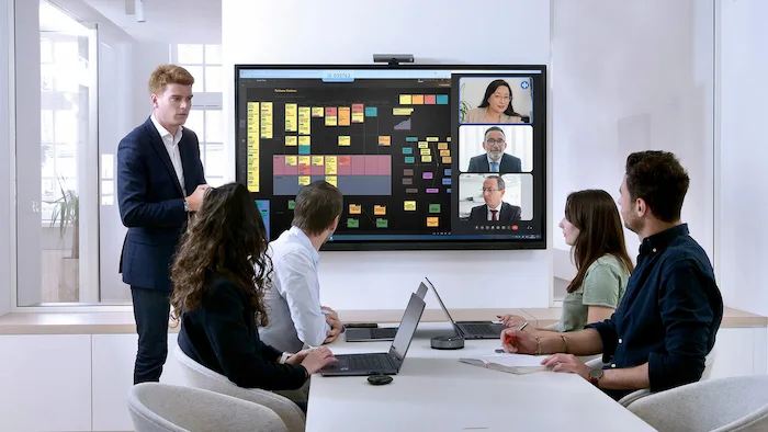 nteraktivt smartboard i mødelokale Digital signage til virksomheder: interaktivt smartboard i mødelokale